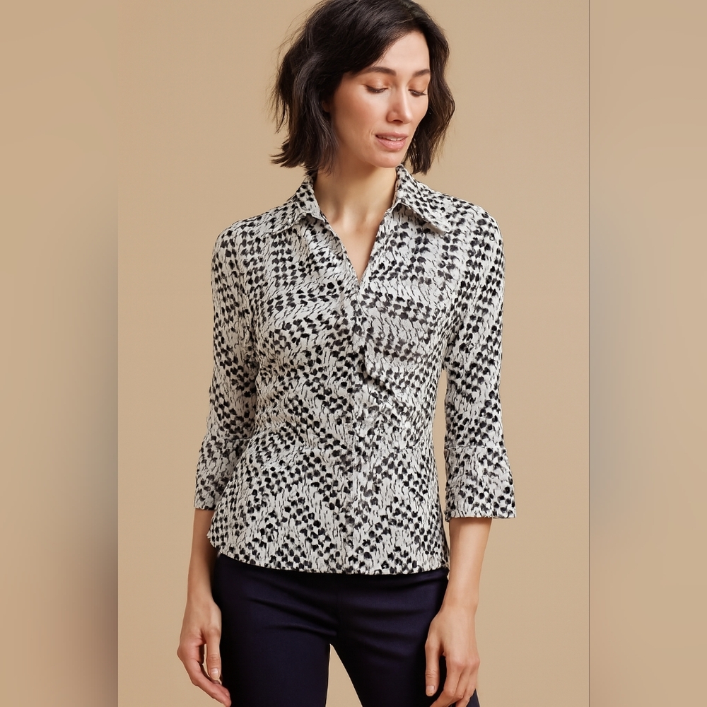 NWT Allison Taylor Cream & Chocolate Scallop Print Blouse